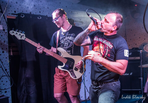 Promítání klipu a koncert Bandits plus maďarské kapely