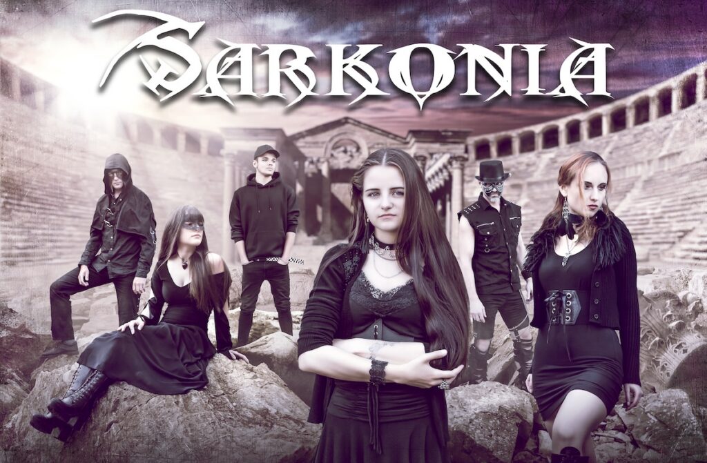 Sarkonia-promo_foto_s_logem